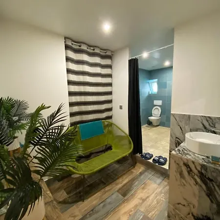 Couette-café Cosmic Jacuzzi 2*